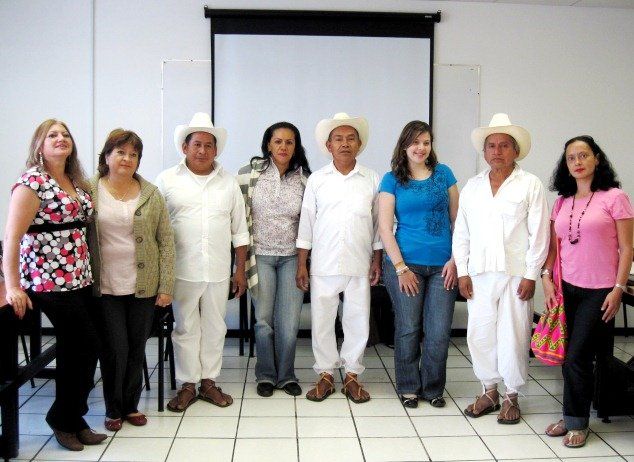De izquierda a derecha Gloria Stella Valencia Botello (Colombia), Nancy Vargas (Colombia), Francisco Pérez Vicente (México), Senith Cáceres Ortiz (Colombia), Manuel Aquino (México), Vivian Baute Zuluaga (Colombia), Hermilo Diego (México) y Patricia Romero Sánchez (Colombia)